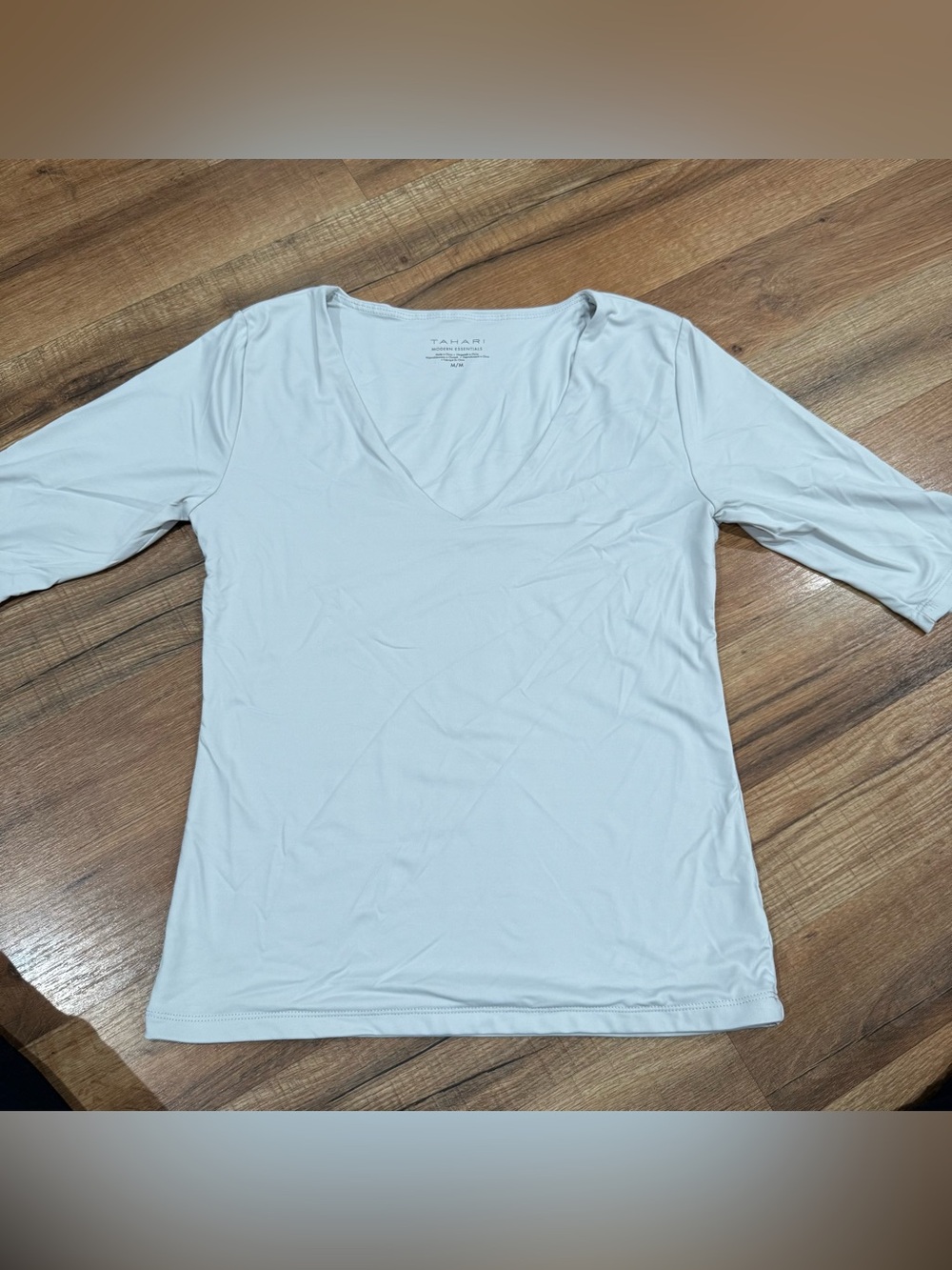 Tahari Light Gray V-Neck Short Sleeve Top